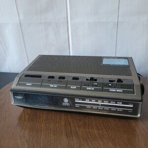 Vintage Woodgrain GE General Electric AM/FM Digital Electronic Clock Radio